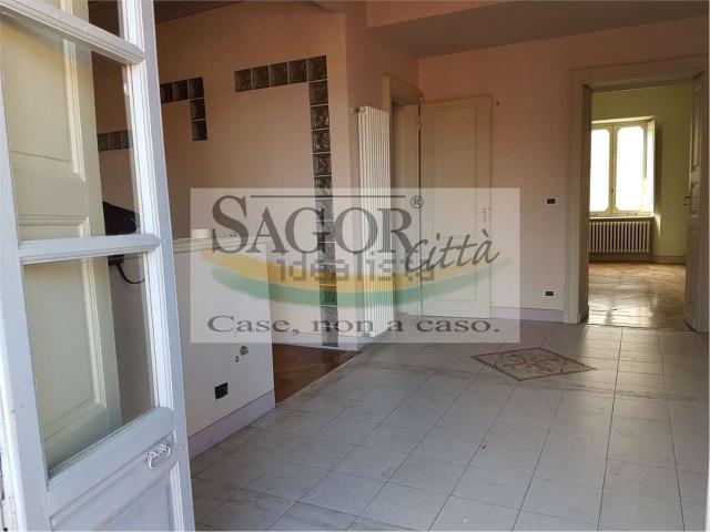 Appartamento in affitto di 90 m² in Via Montebello, 1