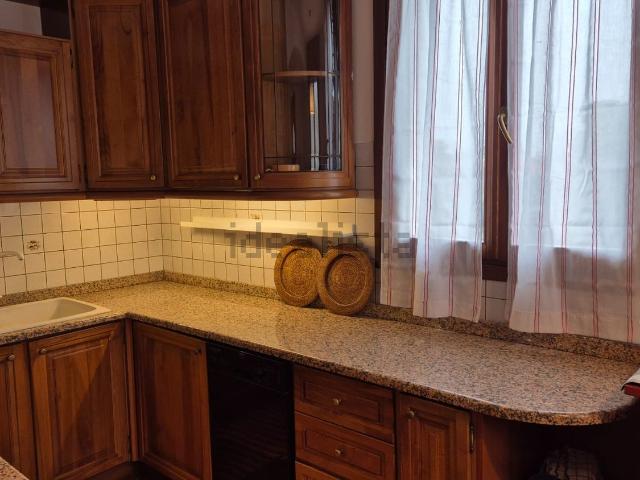 Appartamento in affitto di 90 m² in Via Montello