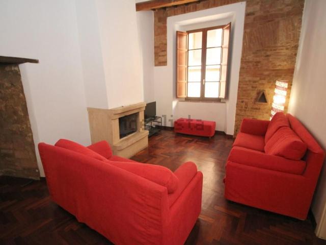 Appartamento in affitto di 90 m² in Via Pantaneto, 53100