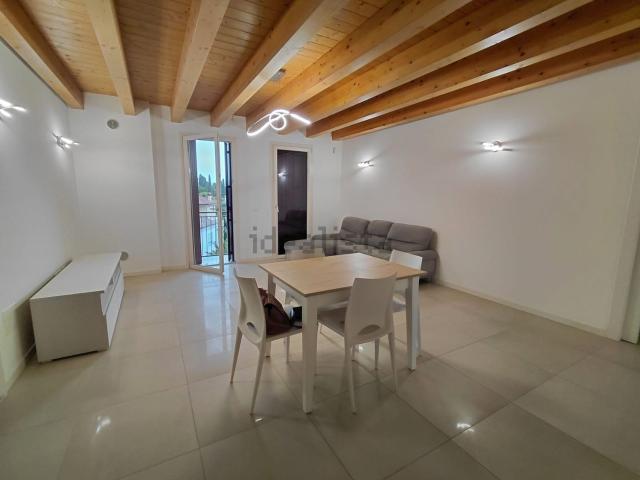 Appartamento in affitto di 90 m² in Via Pastrengo