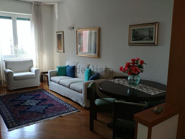 Appartamento in affitto di 90 m² in Via Policarpo Petrocchi