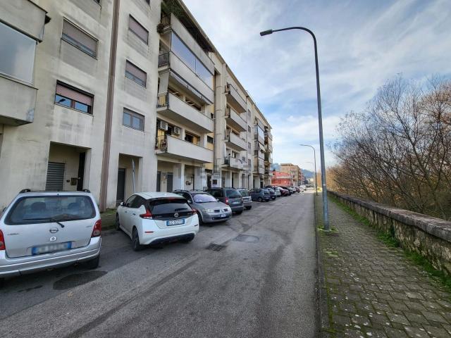 Appartamento in affitto di 90 m² in Via Raoul Follerau