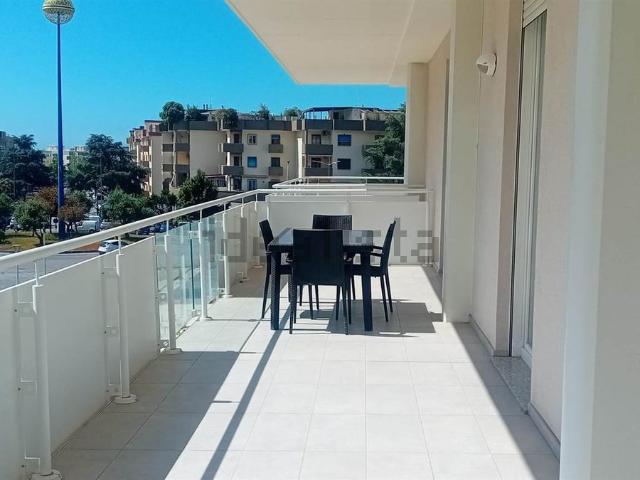 Appartamento in affitto di 90 m² in Via Raffaella la Crociera, 7