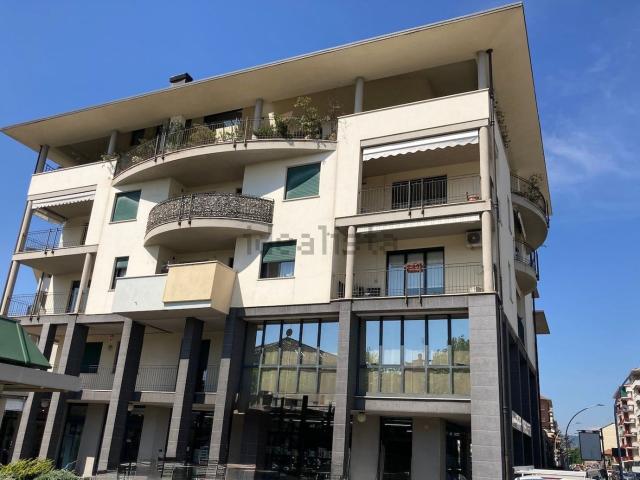 Appartamento in affitto di 90 m² in Via Roma, 10