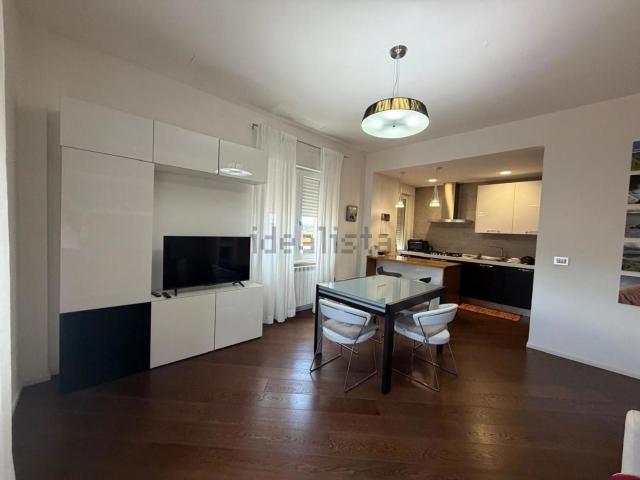 Appartamento in affitto di 90 m² in Via Roma, 25