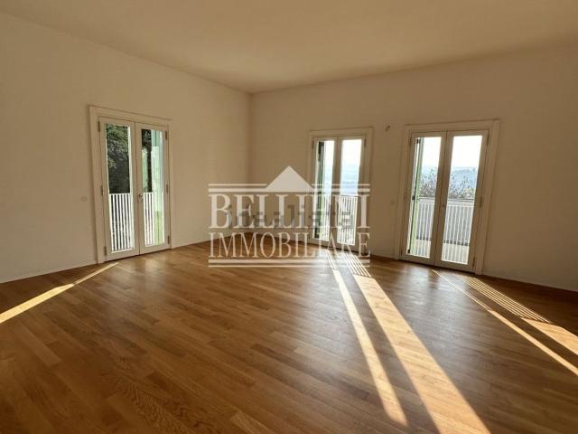 Appartamento in affitto di 90 m² in Via Roma