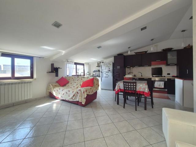 Appartamento in affitto di 90 m² in Via Sant&apos Elena, 6