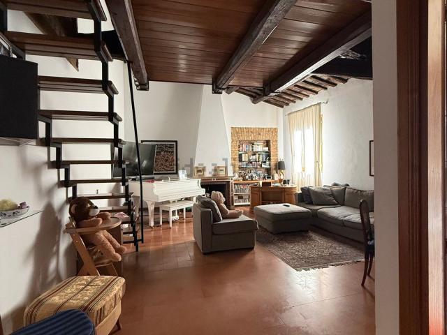 Appartamento in affitto di 91 m² in Via Beatrice Cenci