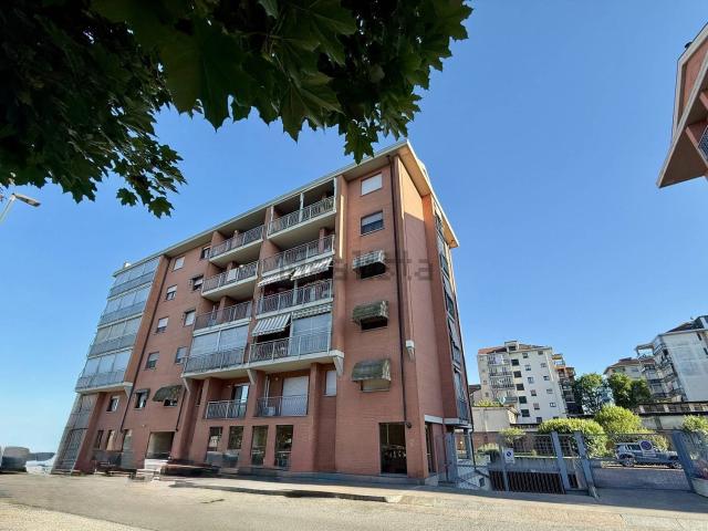 Appartamento in affitto di 91 m² in Via Emilio Bongiovanni, 9
