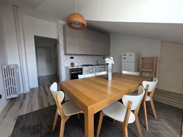 Appartamento in affitto di 91 m² in Via Filippo Burzio, 9