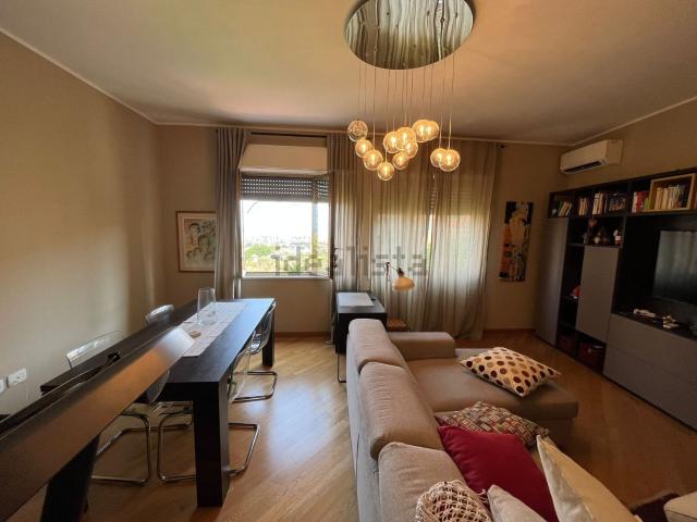 Appartamento in affitto di 91 m² in Via M.Ricci, 10