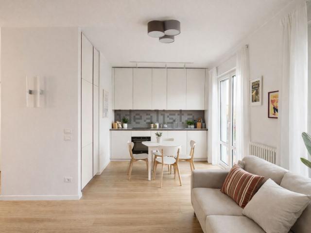 Appartamento in affitto di 91 m² in Viale Legioni Romane, 59