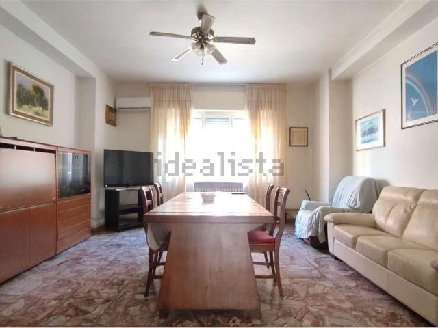 Appartamento in affitto di 92 m² in Via Umbria