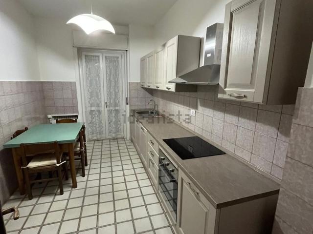 Appartamento in affitto di 92 m² in Via Europa, 2