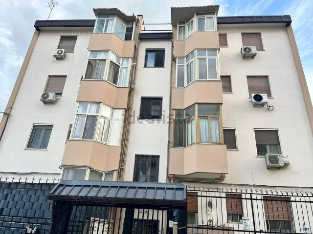Appartamento in affitto di 92 m² in Via Giovanni Calabrò, 1