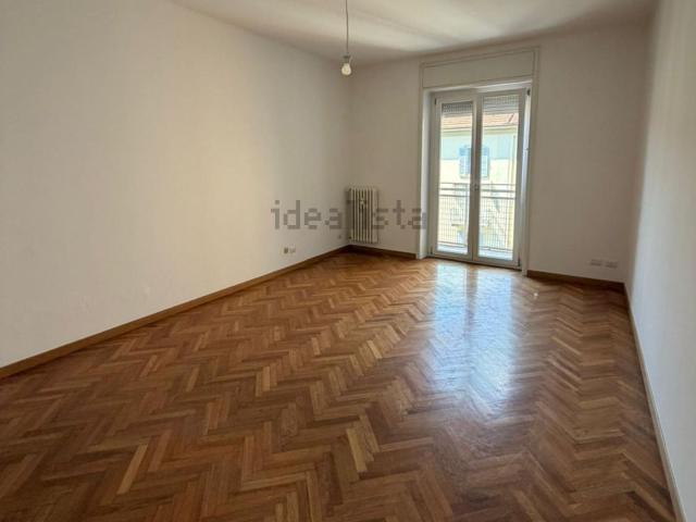 Appartamento in affitto di 92 m² in Via Macedonio Melloni, 10
