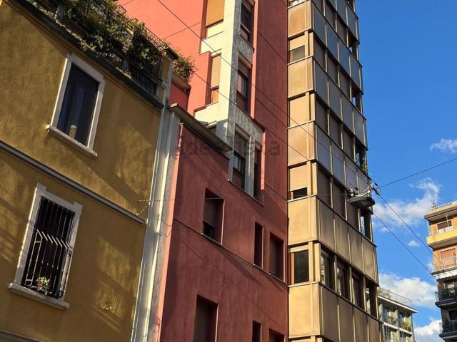 Appartamento in affitto di 92 m² in Via Macedonio Melloni, 32