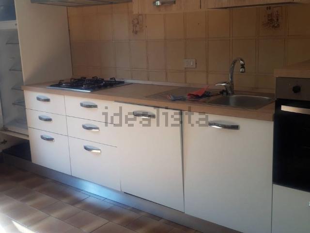 Appartamento in affitto di 92 m² in Via Medaglie D&apos Oro