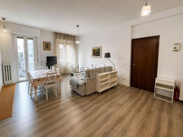 Appartamento in affitto di 92 m² in Via Melchiorre Gioia, 43