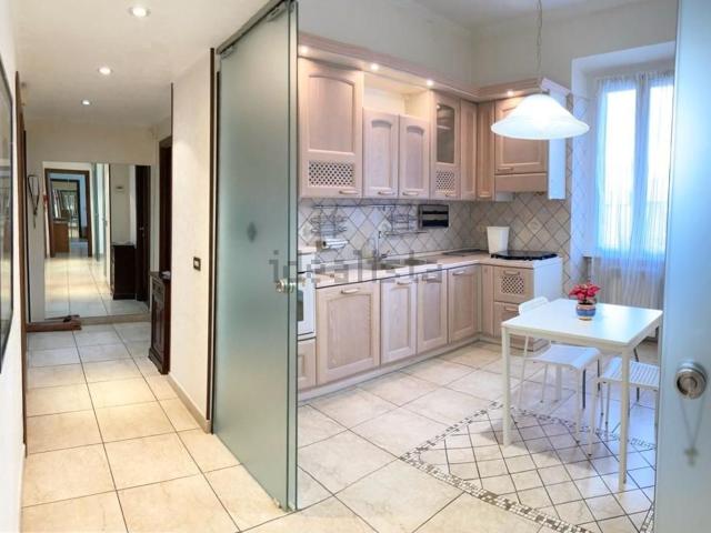 Appartamento in affitto di 92 m² in Via Muzio Attendolo, 31