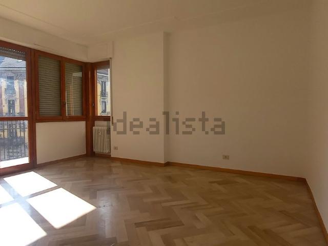 Appartamento in affitto di 94 m² in Via Achille Maiocchi, 11