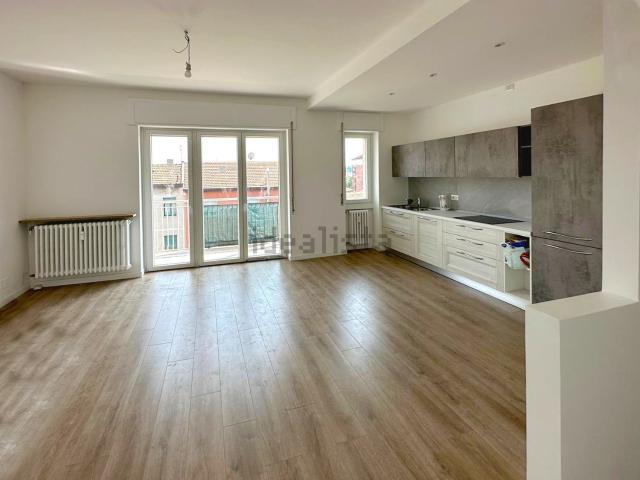 Appartamento in affitto di 94 m² in Via delle Forze Armate, 362