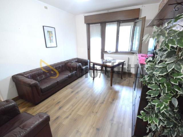 Appartamento in affitto di 94 m² in Via Marche, 53