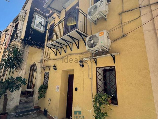Appartamento in affitto di 95 m² in Cortile Gesù e Maria Al Papireto, 3