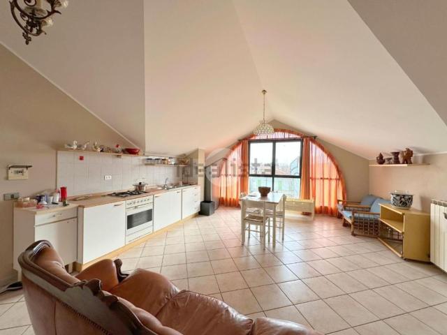 Appartamento in affitto di 95 m² in Via Vigili del Fuoco, 4