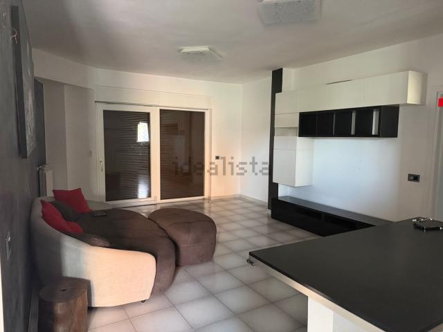 Appartamento in affitto di 95 m² in Via Villalago