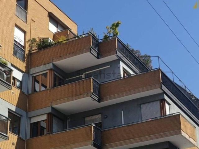 Appartamento in affitto di 95 m² in Via Achille Maiocchi, 11
