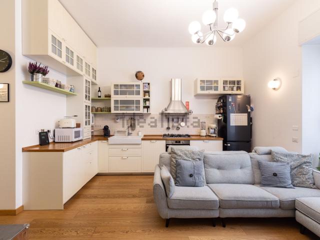 Appartamento in affitto di 95 m² in Via Antonio Dugnani, 1