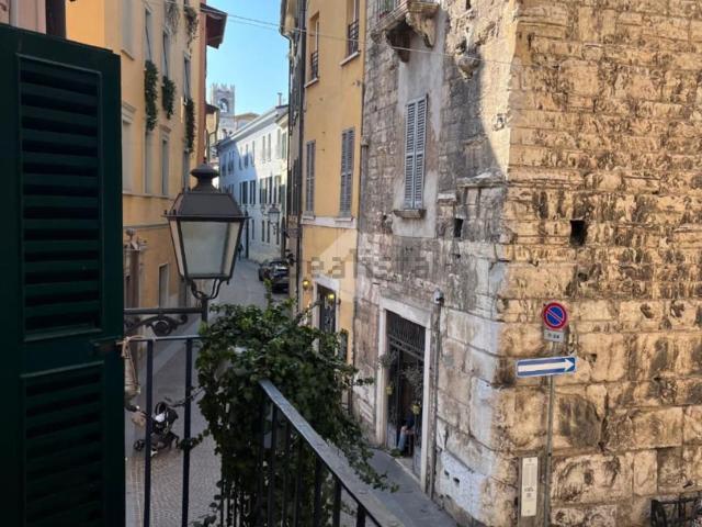 Appartamento in affitto di 95 m² in Via Carlo Cattaneo, 36