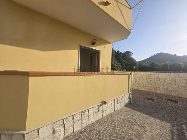 Appartamento in affitto di 95 m² in Via Cofanara