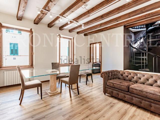Appartamento in affitto di 95 m² in Via Lastre