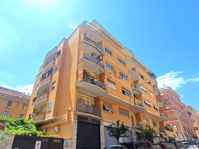 Appartamento in affitto di 95 m² in Via Laura Mantegazza