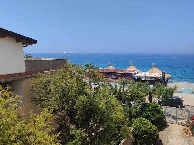 Appartamento in affitto di 95 m² in Via Lungomare