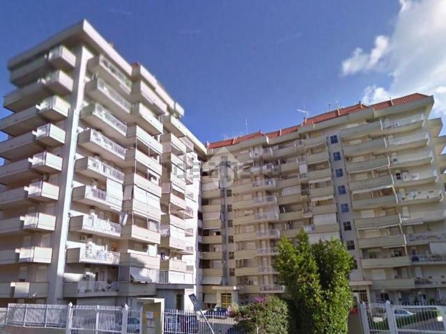 Appartamento in affitto di 95 m² in Via Luigi Cosenz, 4