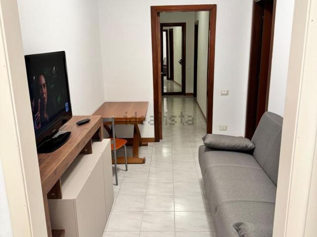 Appartamento in affitto di 95 m² in Via Marino da Caramanico, 53