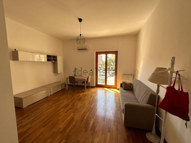 Appartamento in affitto di 95 m² in Via Napoli