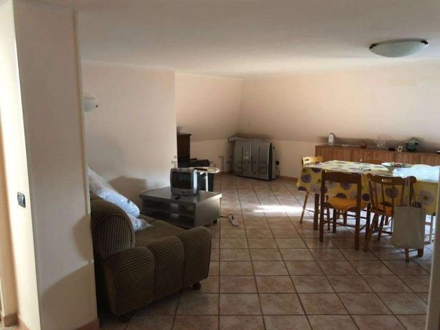 Appartamento in affitto di 95 m² in Viale Crotone, 54