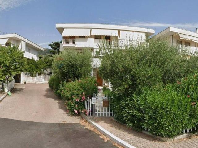 Appartamento in affitto di 95 m² in Viale dell&apos Emigrante, 82