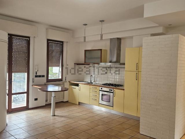 Appartamento in affitto di 95 m² in Viale Giuseppe Verdi