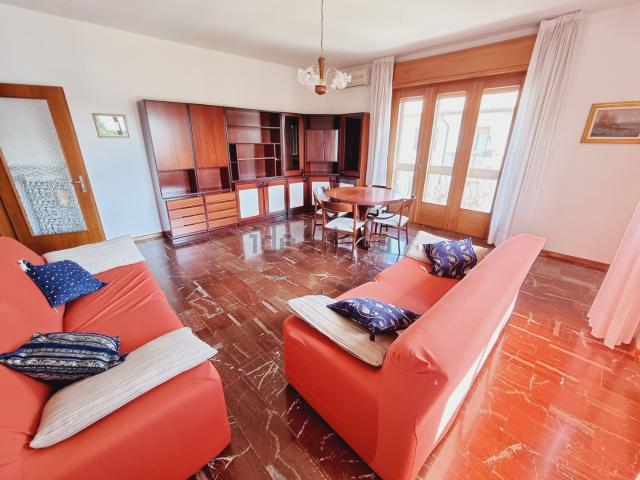Appartamento in affitto di 96 m² in Via Buia, 2