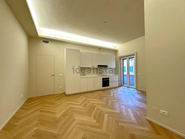 Appartamento in affitto di 96 m² in Via Costanza, 37