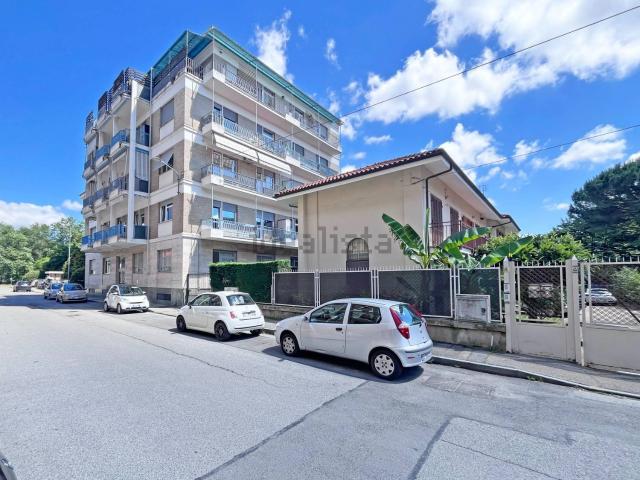 Appartamento in affitto di 98 m² in Via Cagni, 10
