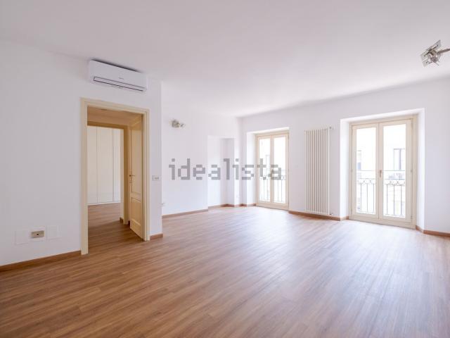 Appartamento in affitto di 98 m² in Via Cesare Correnti, 12