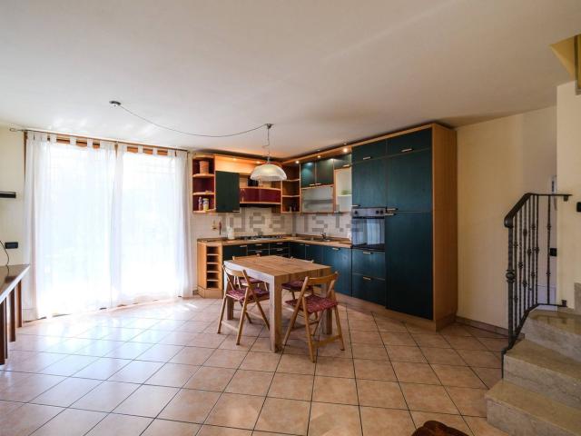 Appartamento in affitto di 98 m² in Via Giulio Bedeschi, 41