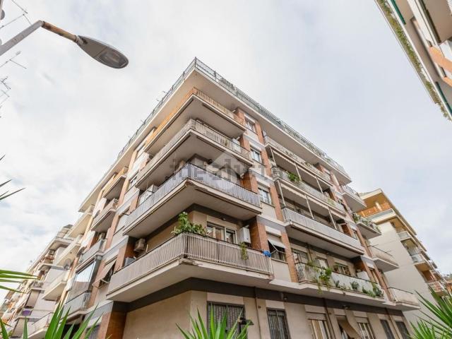 Appartamento in affitto di 98 m² in Via Pietro Ferrigni, 30