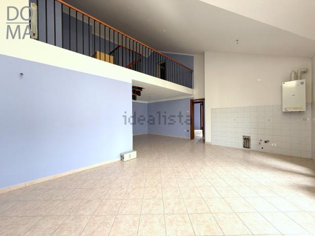 Appartamento in affitto di 98 m² in Via Roma, 5